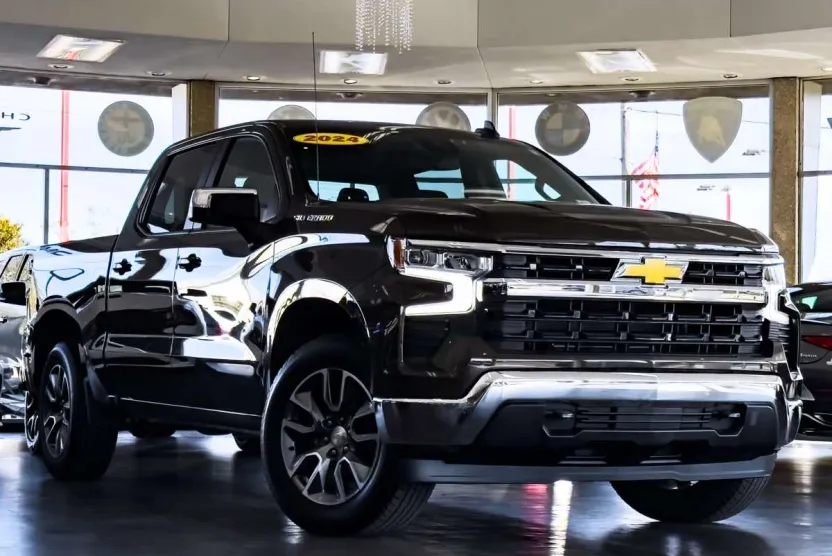 2024 Chevrolet Silverado 1500 LT photo 1
