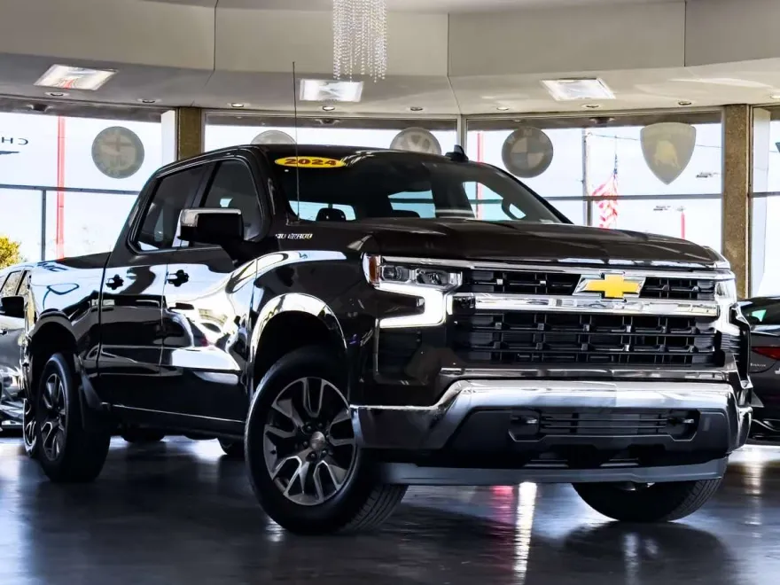 2024 Chevrolet Silverado 1500 LT photo 1