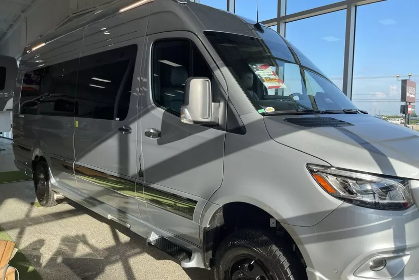 2025 Mercedes Benz Sprinter 3500 photo 1