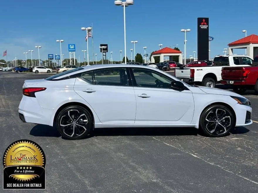 2024 Nissan Altima 2.5 SR photo 1