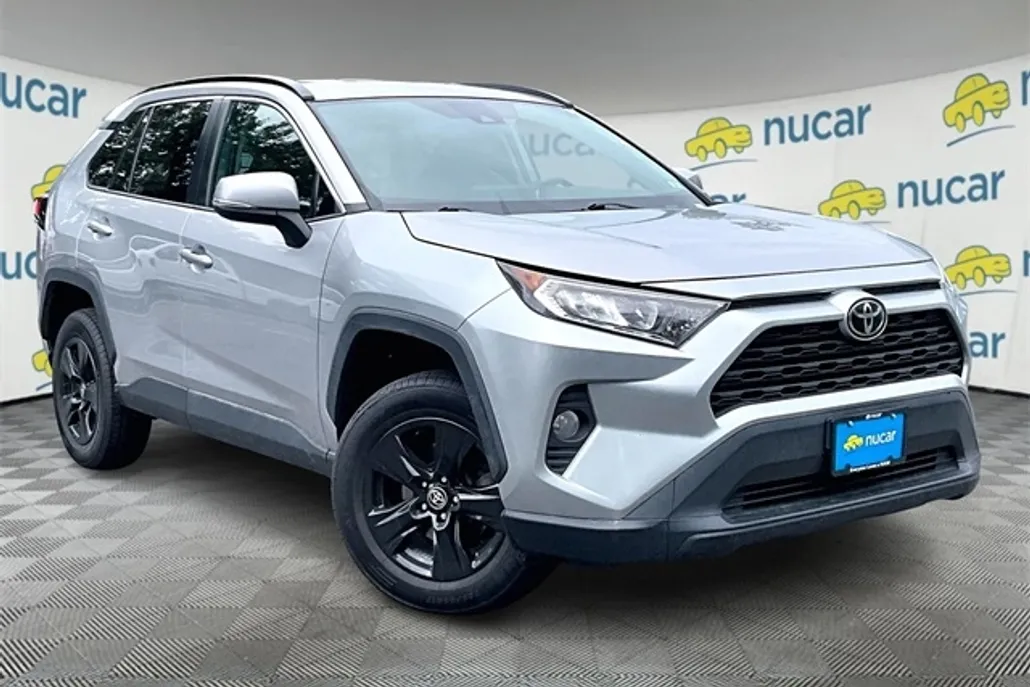 2021 Toyota RAV4 XLE photo 1