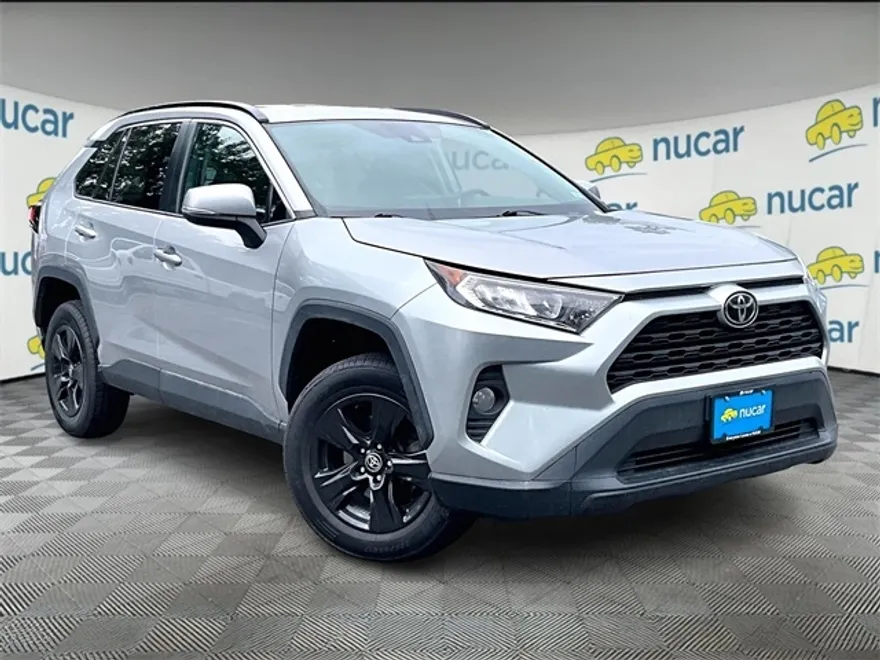 2021 Toyota RAV4 XLE photo 1