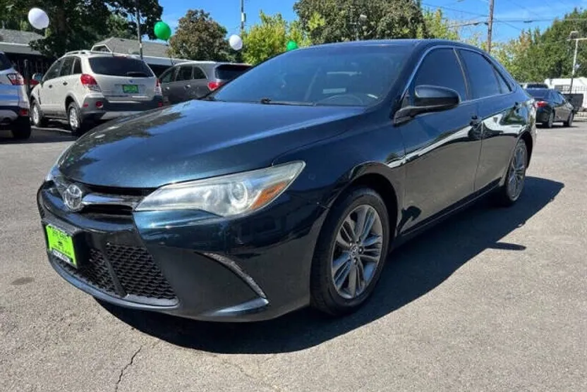 2015 Toyota Camry photo 1