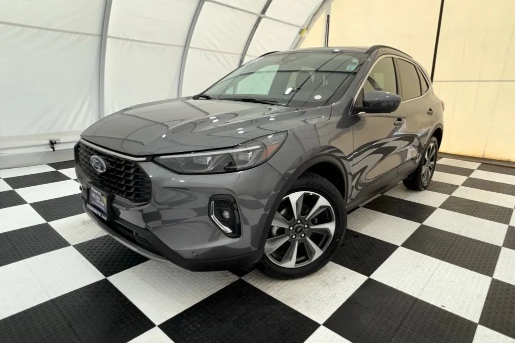 2023 Ford Escape Platinum photo 1