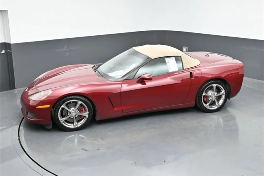 2005 Chevrolet Corvette Base photo 1