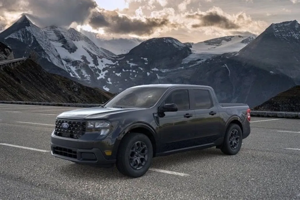 2025 Ford Maverick XLT photo 1
