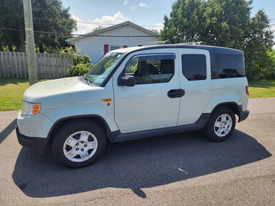 2010 Honda Element EX photo 1