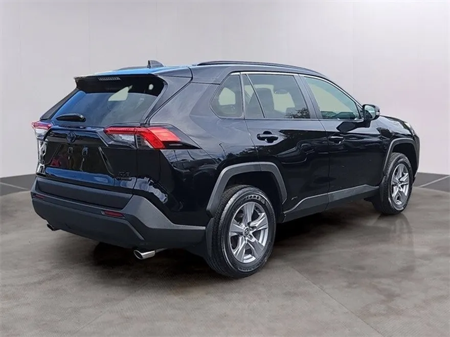 2022 Toyota RAV4 Hybrid XLE photo 1