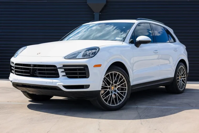 2023 Porsche Cayenne Platinum Edition photo 1
