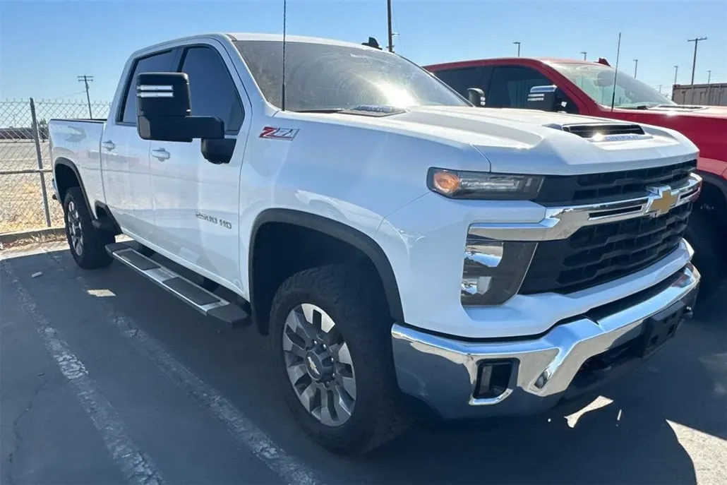 2024 Chevrolet Silverado 2500HD LT photo 1