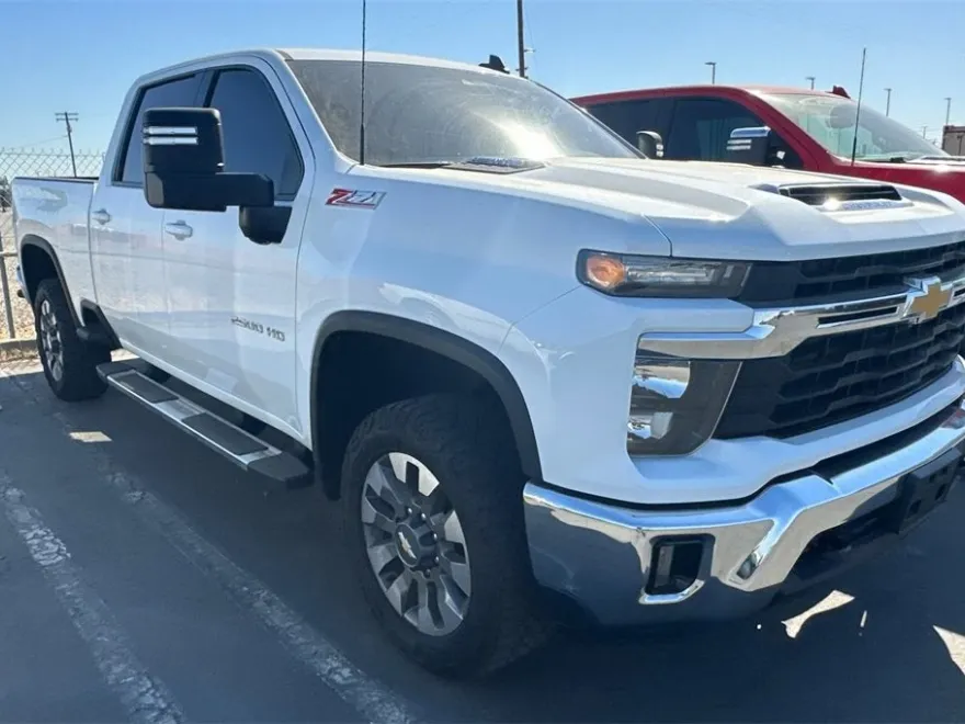 2024 Chevrolet Silverado 2500HD LT photo 1