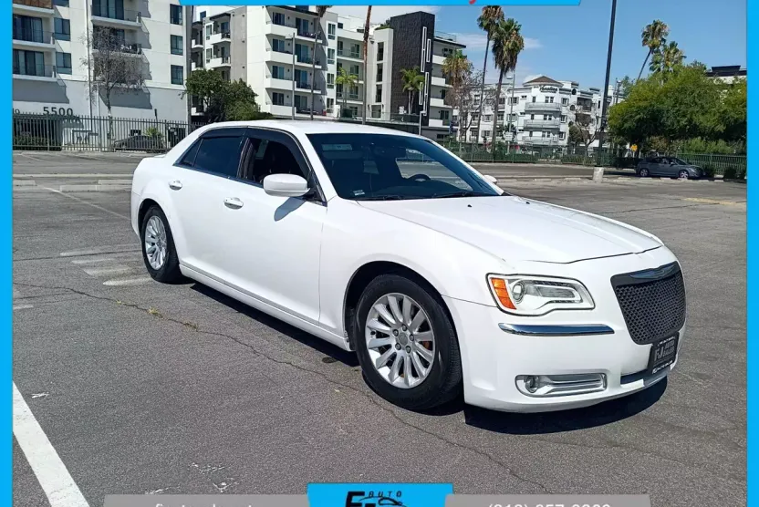 2013 Chrysler 300 Base Limited photo 1
