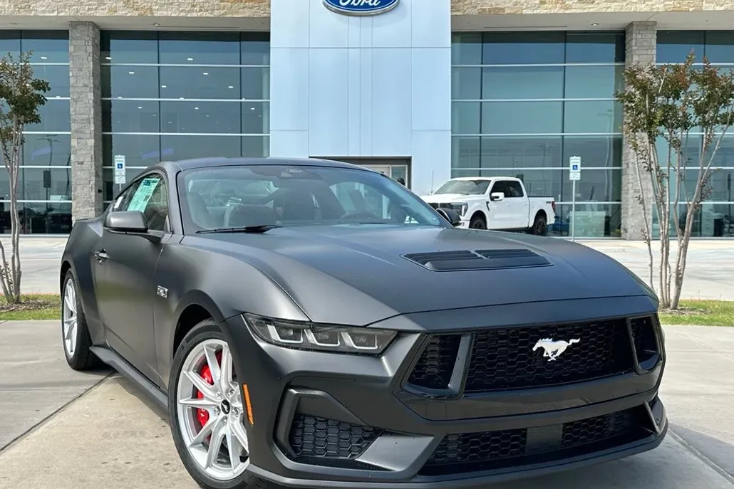 2025 Ford Mustang GT photo 1
