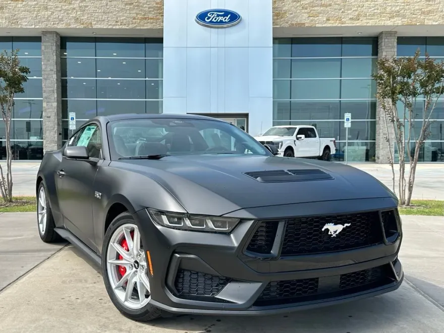 2025 Ford Mustang GT photo 1