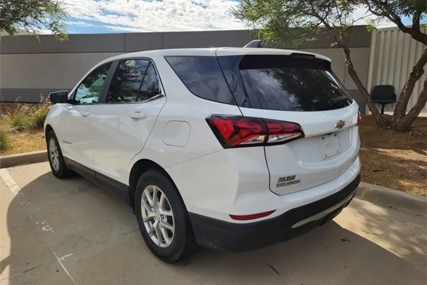 2022 Chevrolet Equinox LT photo 1