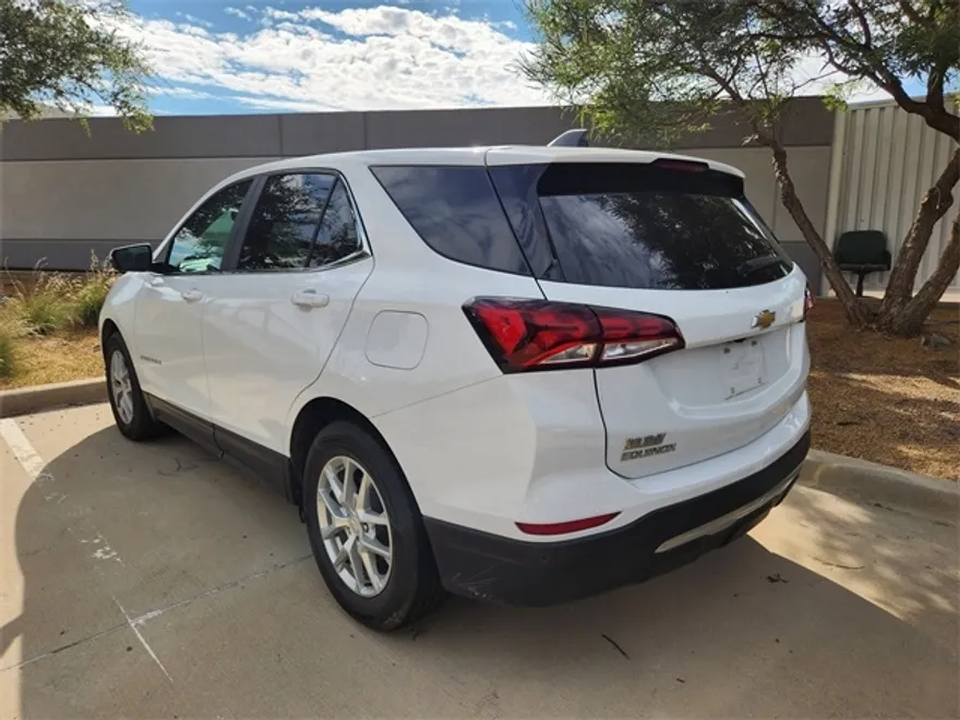 2022 Chevrolet Equinox LT photo 1
