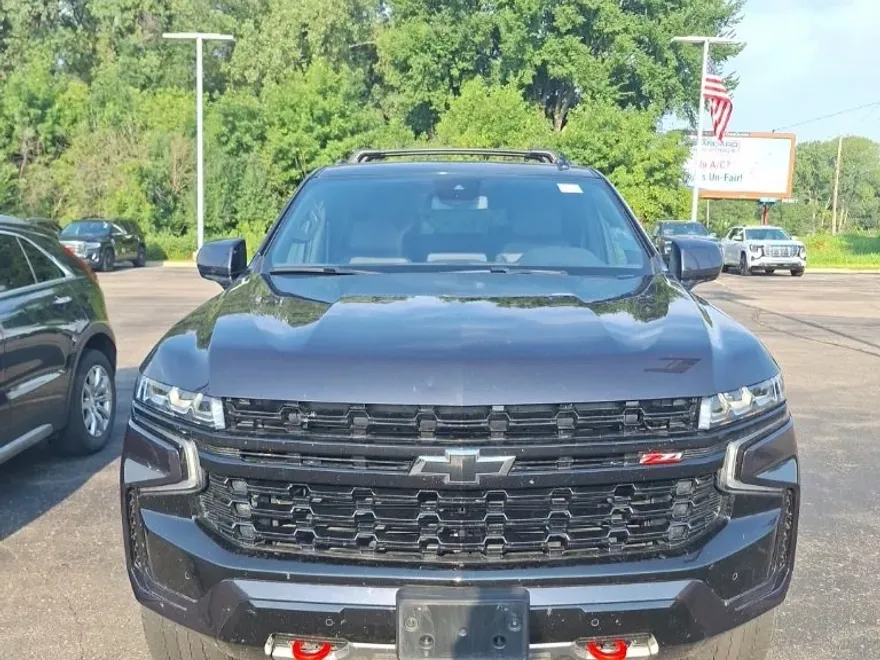 2024 Chevrolet Suburban Z71 photo 1