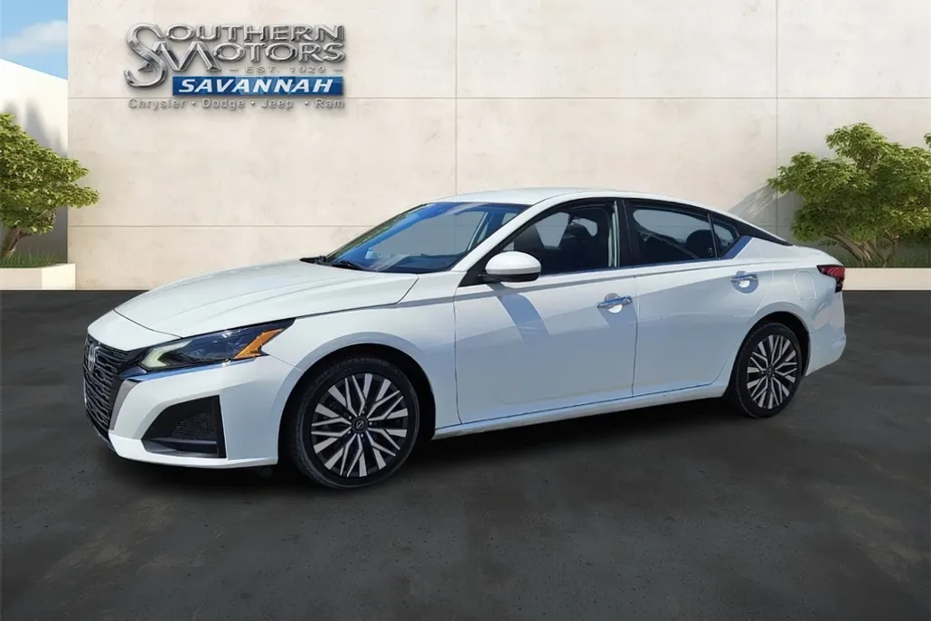 2023 Nissan Altima 2.5 SV photo 1