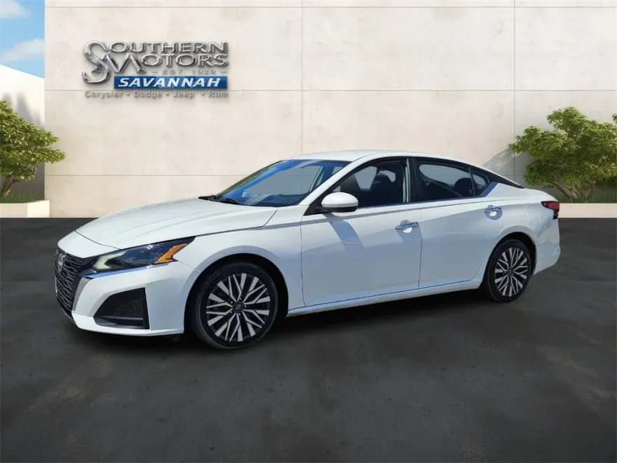 2023 Nissan Altima 2.5 SV photo 1
