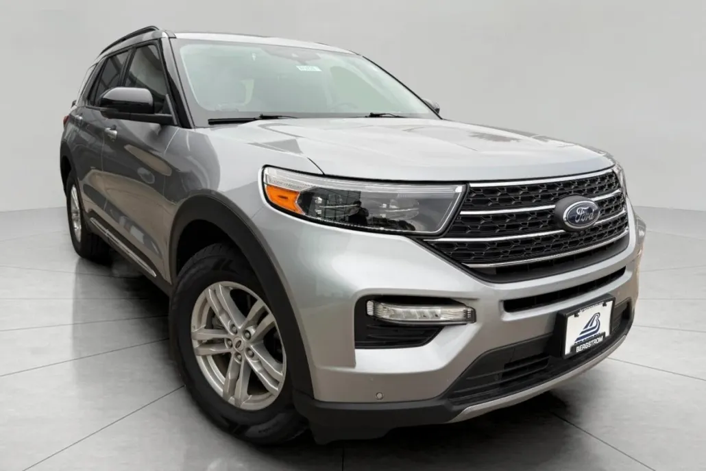 2022 Ford Explorer XLT photo 1
