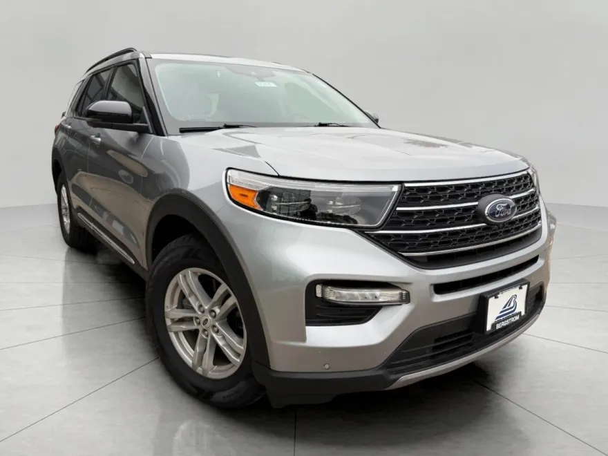 2022 Ford Explorer XLT photo 1