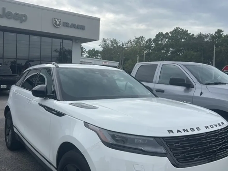 2025 Land Rover Range Rover Velar SE photo 1