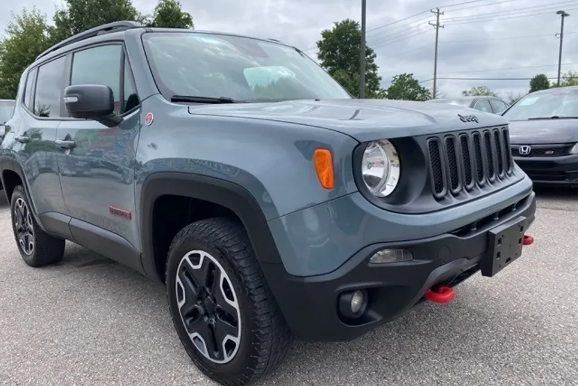 2015 Jeep Renegade Trailhawk photo 1