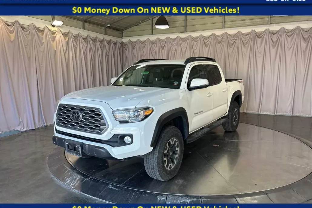 2023 Toyota Tacoma TRD V6 photo 1