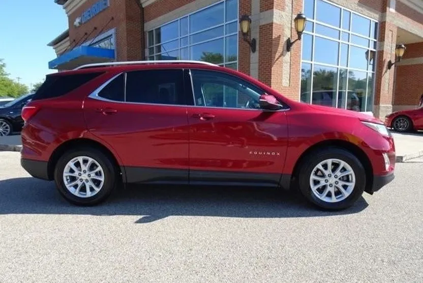 2018 Chevrolet Equinox LT photo 1