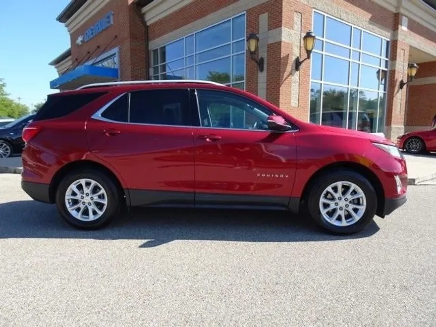 2018 Chevrolet Equinox LT photo 1