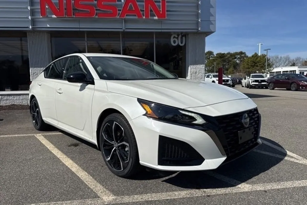 2025 Nissan Altima 2.5 SR photo 1