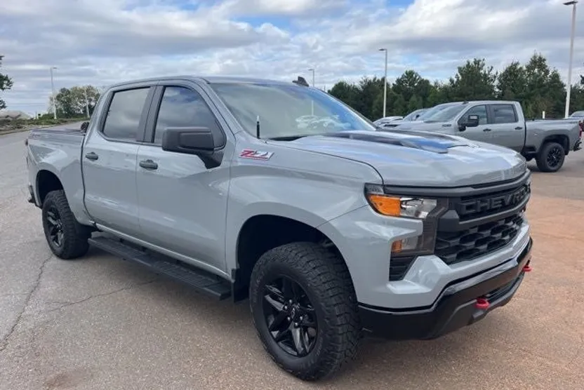 2024 Chevrolet Silverado 1500 Custom Trail Boss photo 1