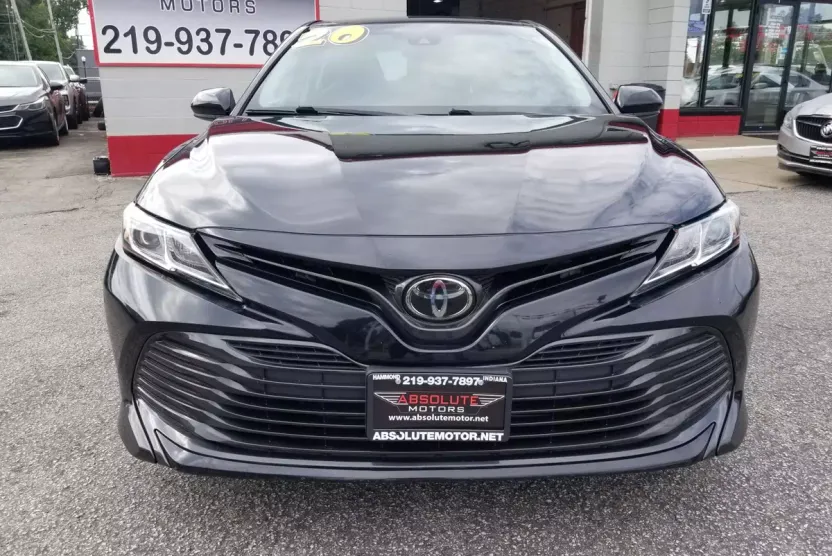 2020 Toyota Camry LE photo 1