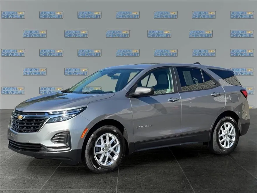 2023 Chevrolet Equinox LS photo 1