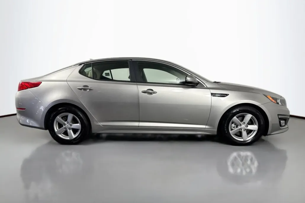 2015 Kia Optima LX photo 1