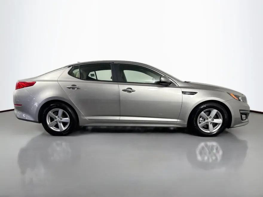 2015 Kia Optima LX photo 1