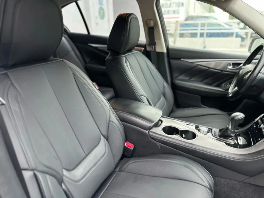 2015 Infiniti Q50 photo 5