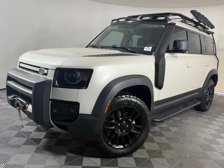 2024 Land Rover Defender 110 S photo 1
