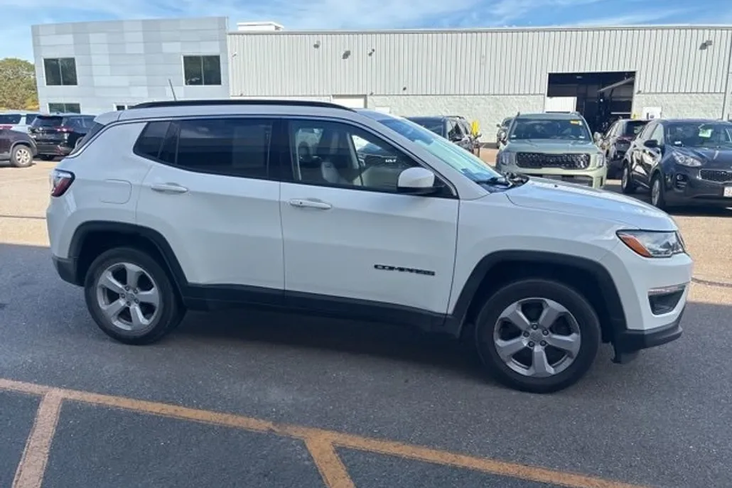 2019 Jeep Compass Latitude photo 1