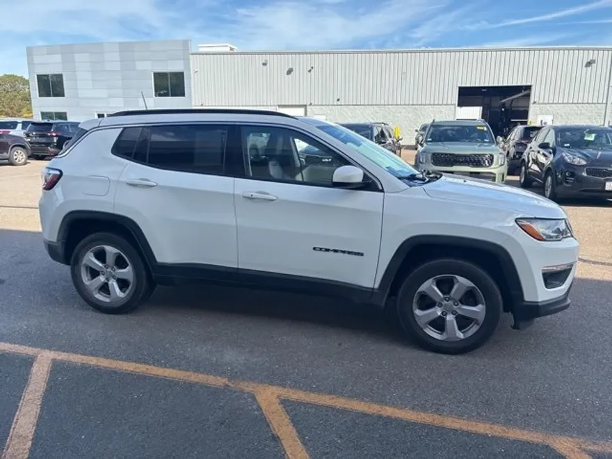 2019 Jeep Compass Latitude photo 1