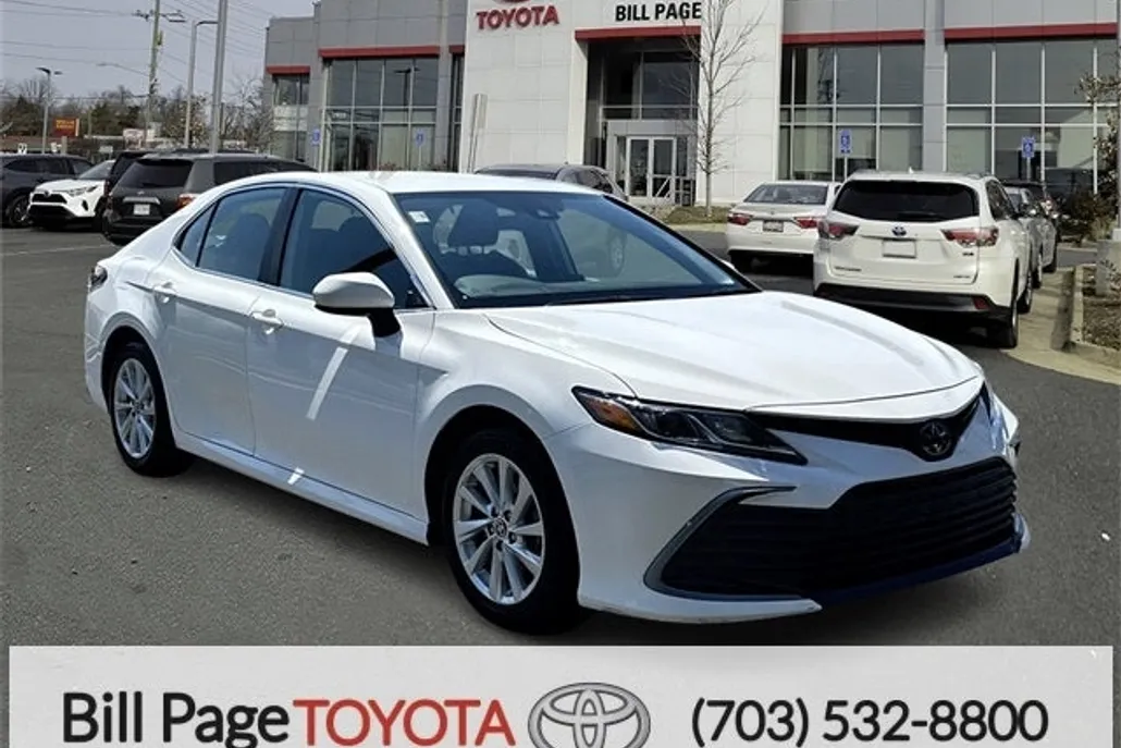 2023 Toyota Camry LE photo 1