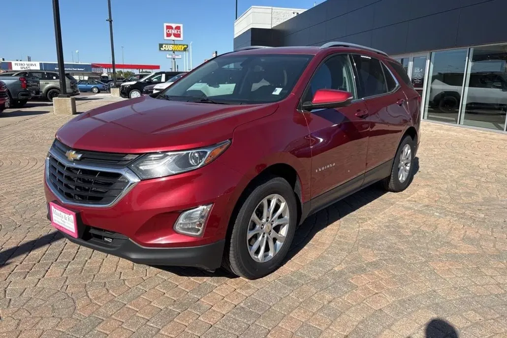 2018 Chevrolet Equinox LT photo 1