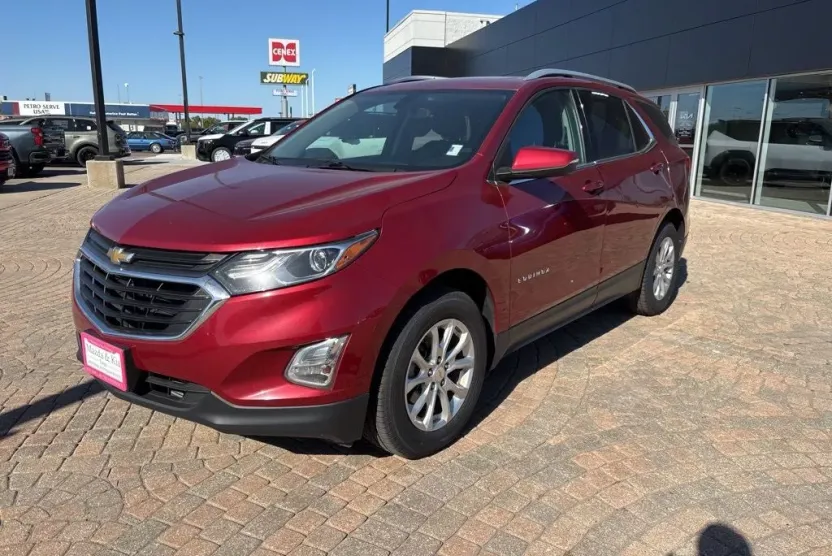 2018 Chevrolet Equinox LT photo 1