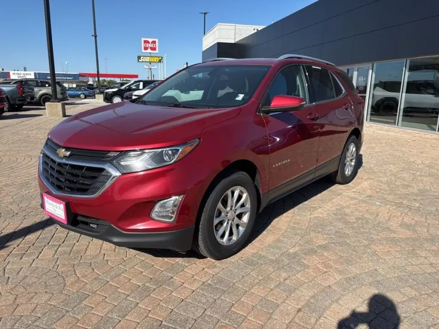 2018 Chevrolet Equinox LT photo 1