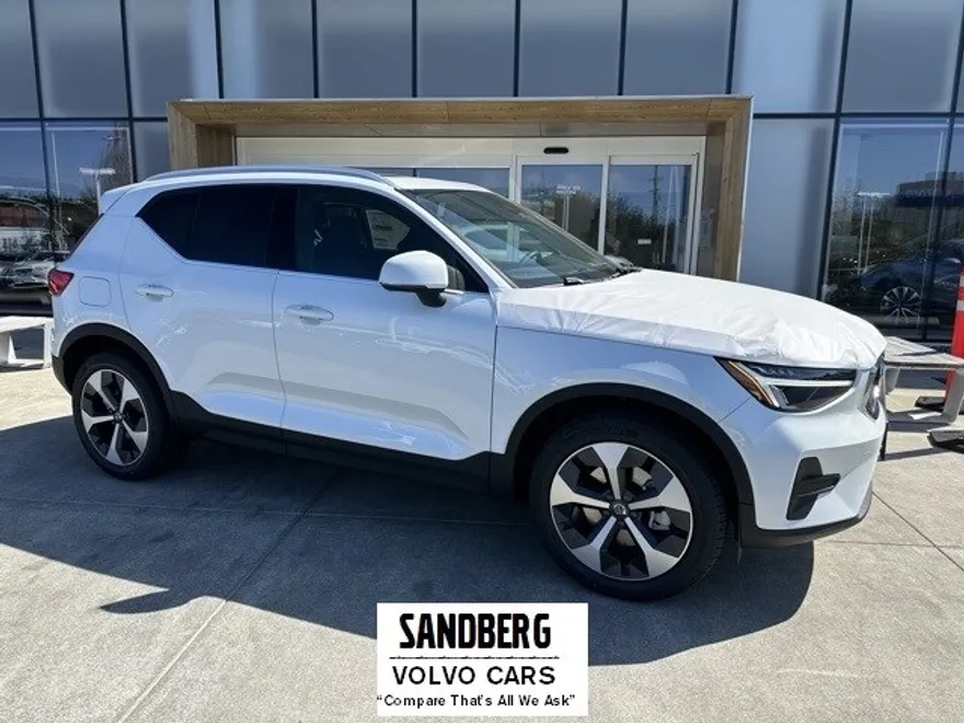2025 Volvo XC40 Core photo 1