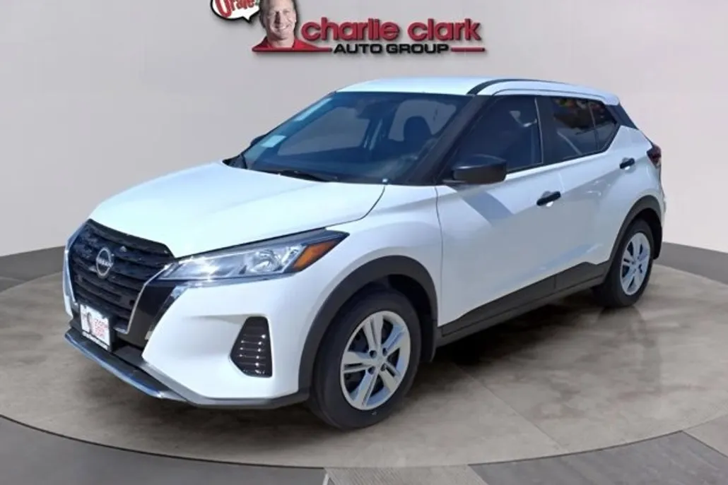 2025 Nissan Kicks Play S photo 1