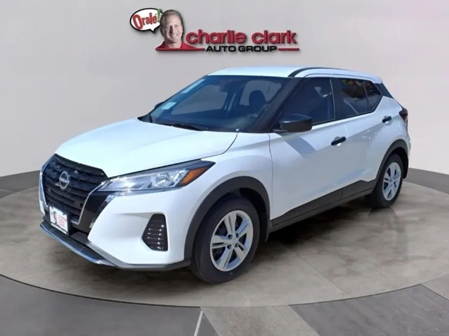 2025 Nissan Kicks Play S photo 1