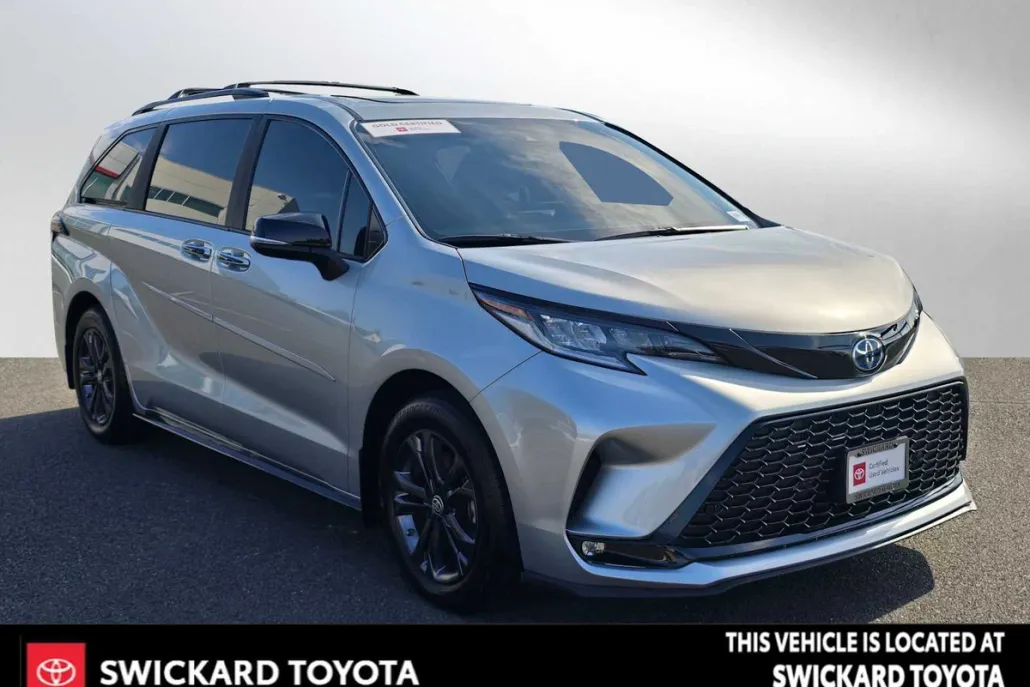 2025 Toyota Sienna XSE photo 1