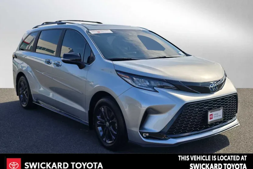2025 Toyota Sienna XSE photo 1