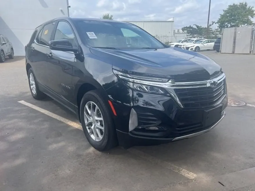 2023 Chevrolet Equinox LT photo 1